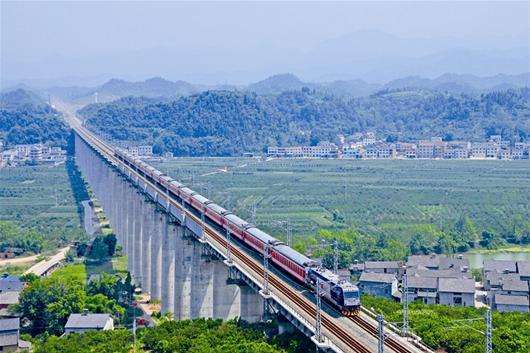 為什么越來越多的鐵路建設(shè)選擇360旋挖鉆機(jī)